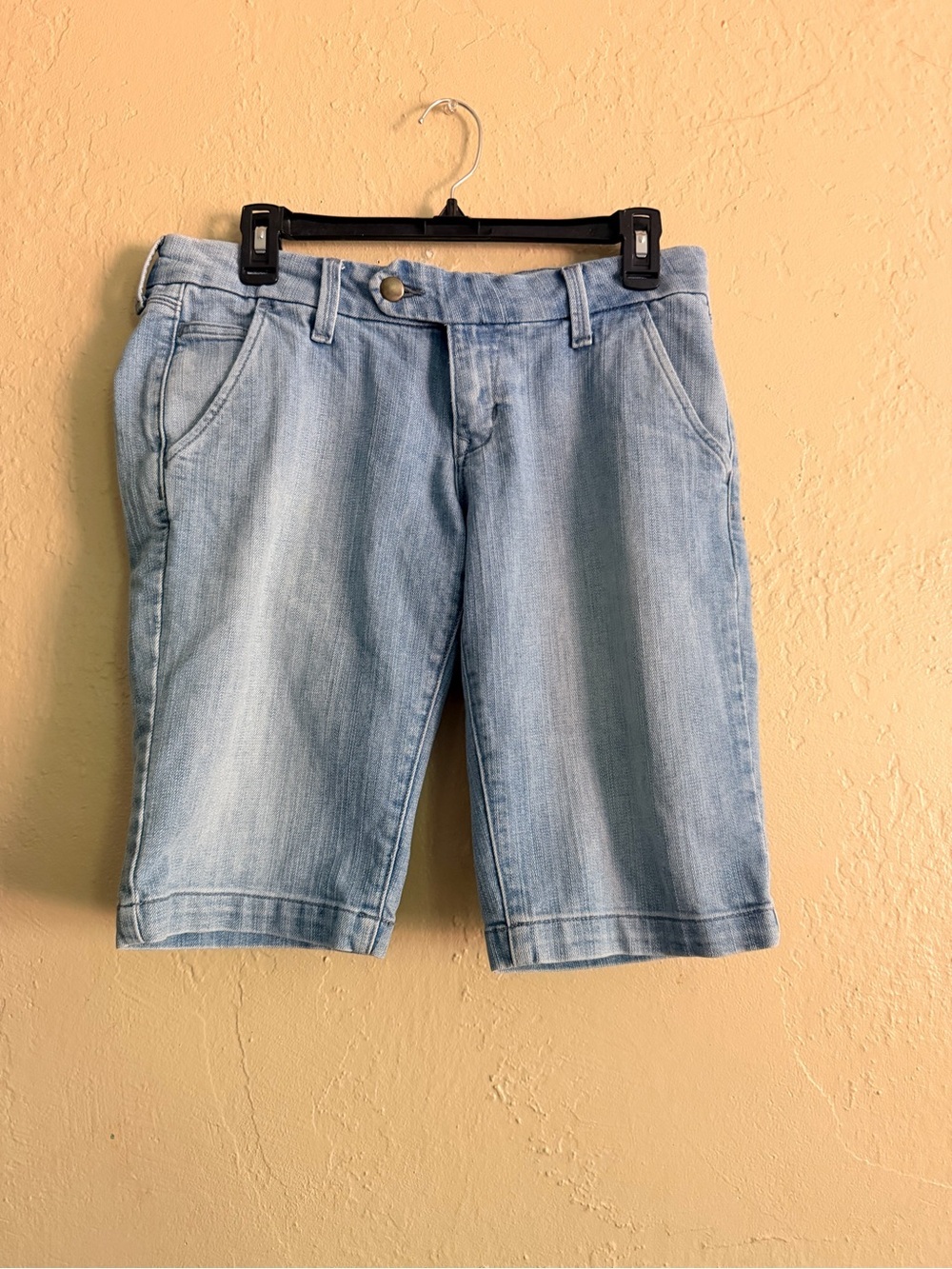 Old Navy Diva Light Wash Denim Bermuda Shorts, Size: 8